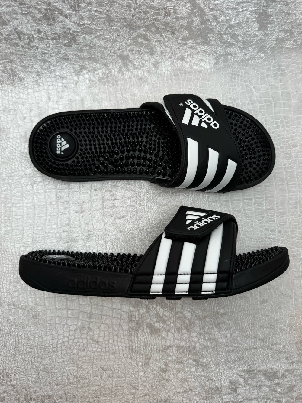 Adidas Adissage slides, Men’s Size 9